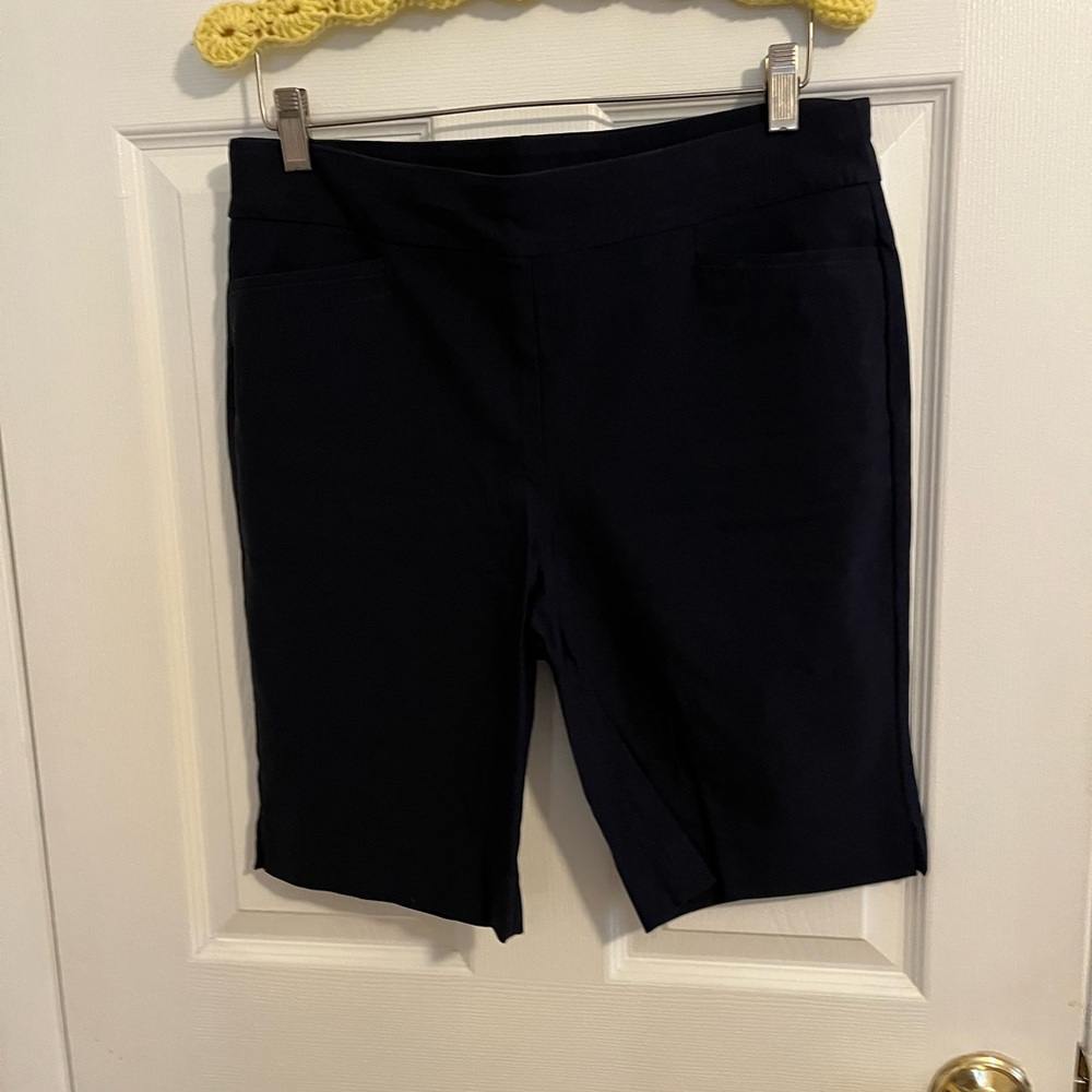 Chico’s navy Brigette shorts.